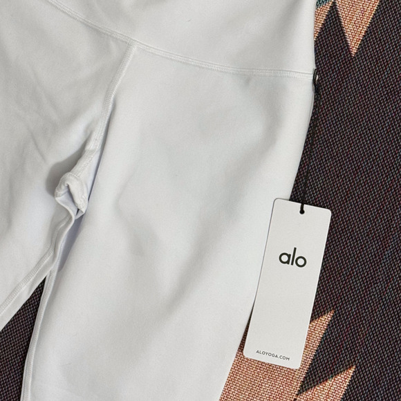 NWT ALO Yoga Airbrush 7/8 High Waist Leggings size Medium White Pants - Picture 5 of 5